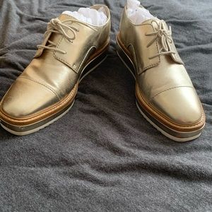 Nine West 7.5M metallic gold oxfords flat holidays
